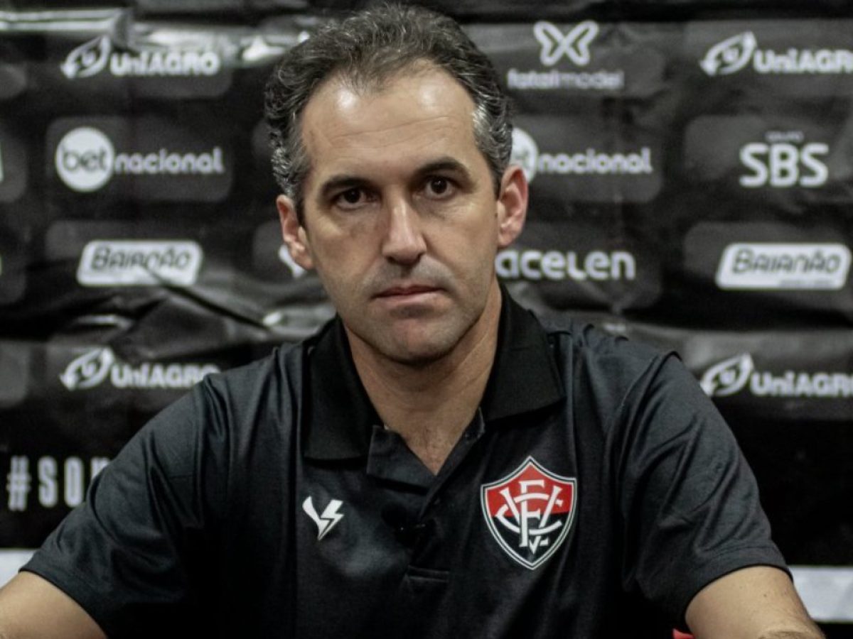 Léo Condé é demitido do Vitória após começo ruim no Brasileirão