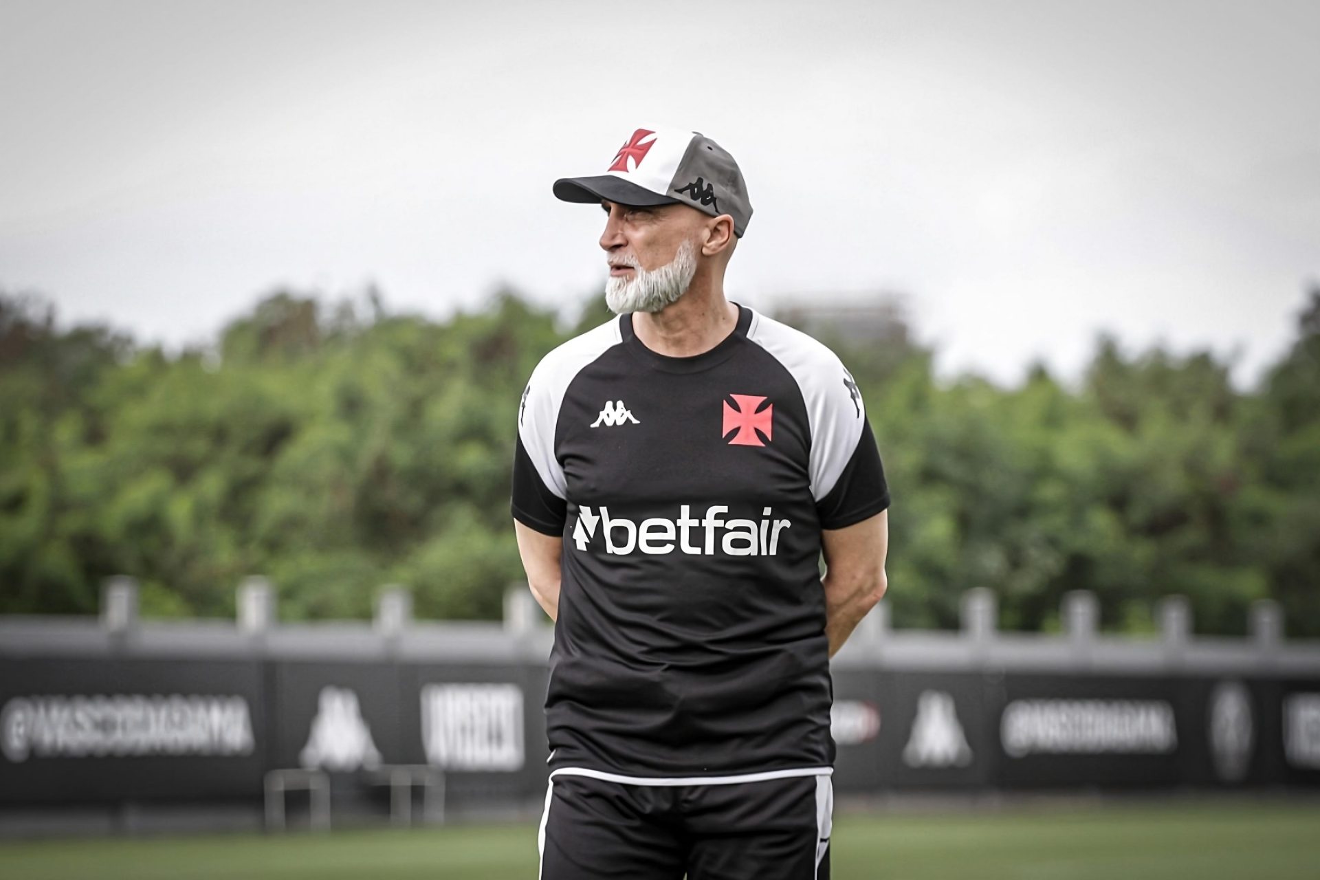 Treinador Álvaro Pacheco durante atividade de treino do Vasco (Leandro Amorim/Vasco)