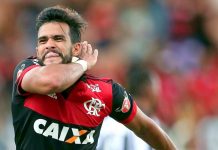 Henrique Dourado comemora gol pelo Flamengo