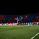 Torcida do Atlético presente no Estádio Nuevo Gasometro