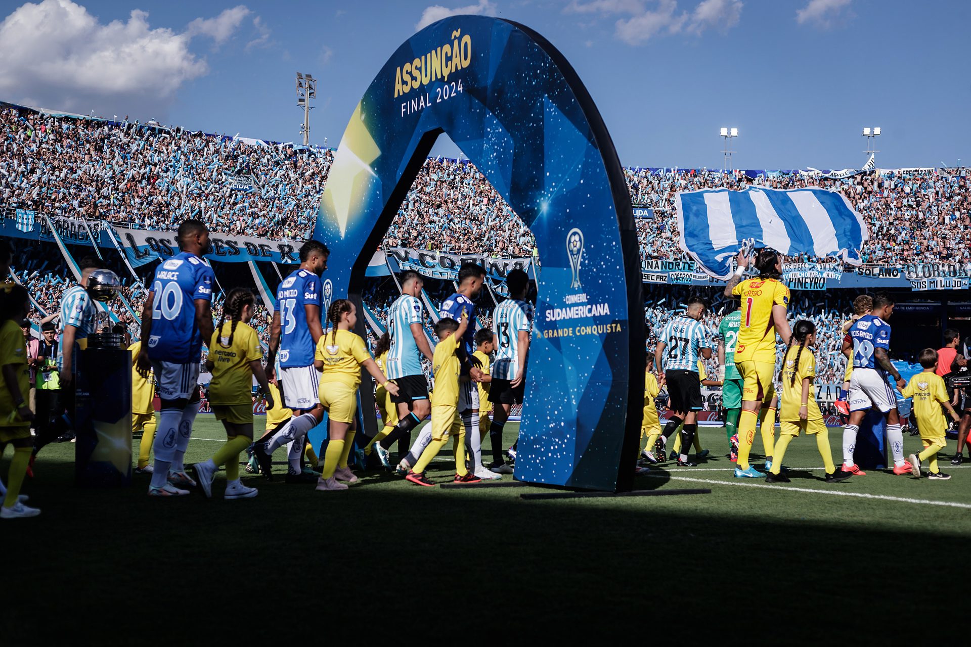 Cruzeiro ameaça reagir, mas perde para o Racing na final da Sula