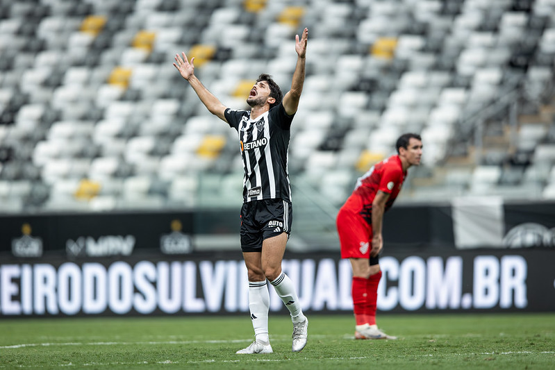 Igor Rabello e Pablo no jogo entre Atlético-MG x Athletico-PR. Reprodução: Pedro Souza / Atlético.