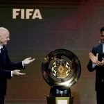 Gianni e Ronaldo com a Taça do Supermundial