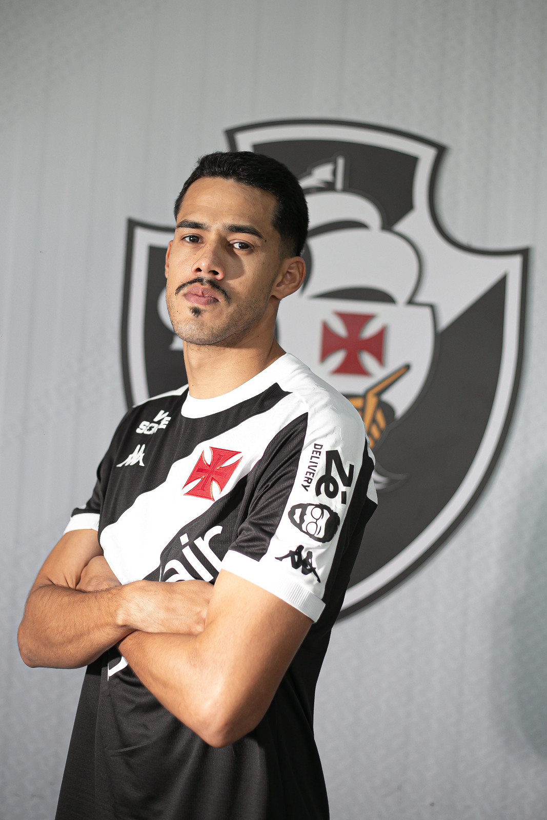 Lucas Oliveira com a camisa do Vasco