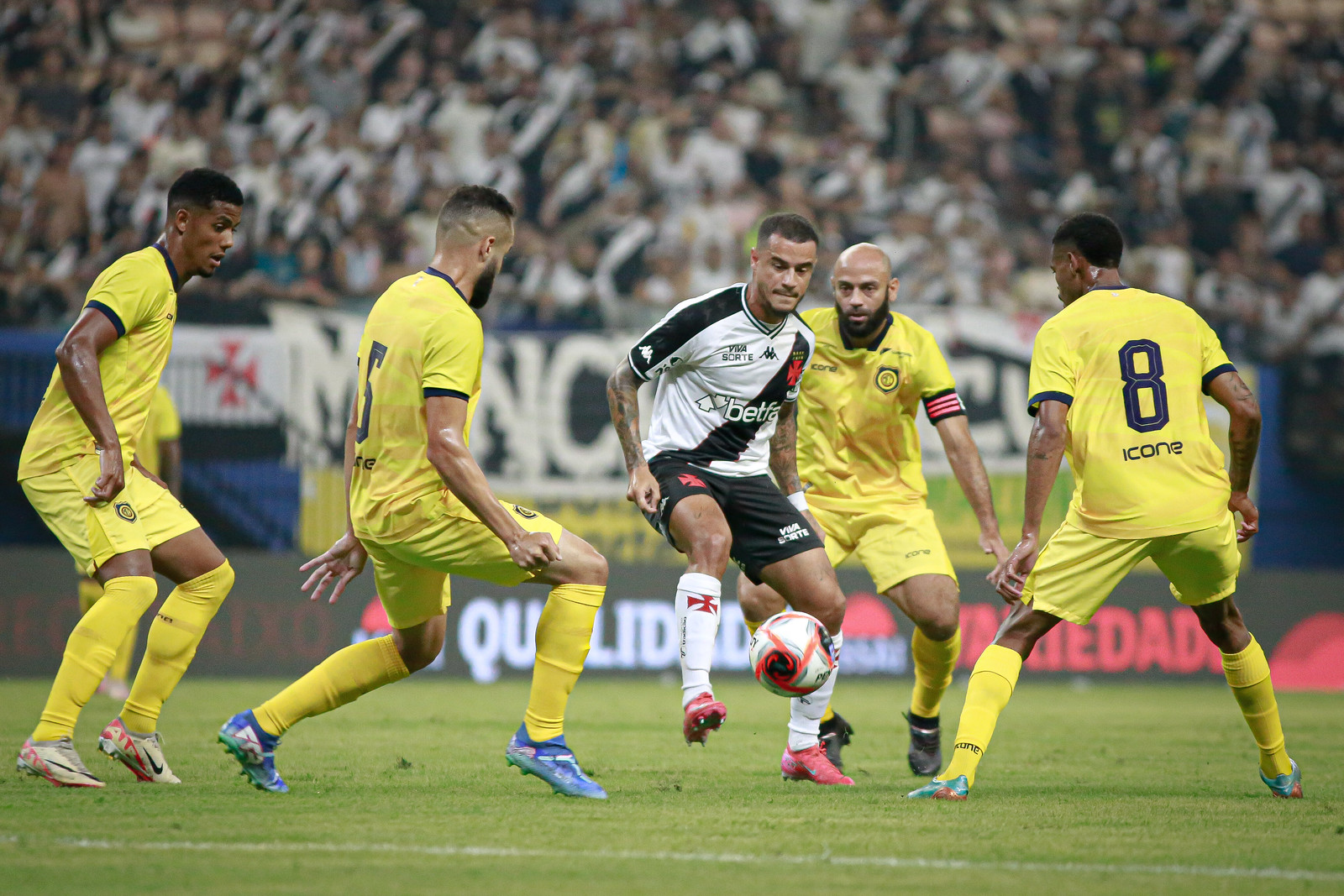 Philippe Coutinho, do Vasco, faz bonito drible (Matheus Lima/Vasco)