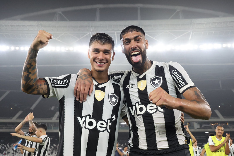 Mateo Ponte e Alexander Barboza, atletas do BOTAFOGO (Reprodução/foto: Vítor Silva)