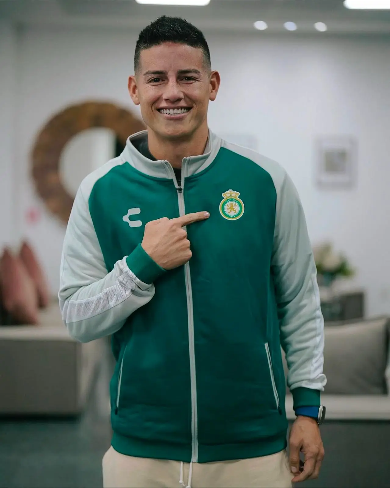 León contrata James Rodríguez, que será rival do Flamengo no Mundial de Clubes León contrata James Rodríguez, que será rival do Flamengo no Mundial de Clubes