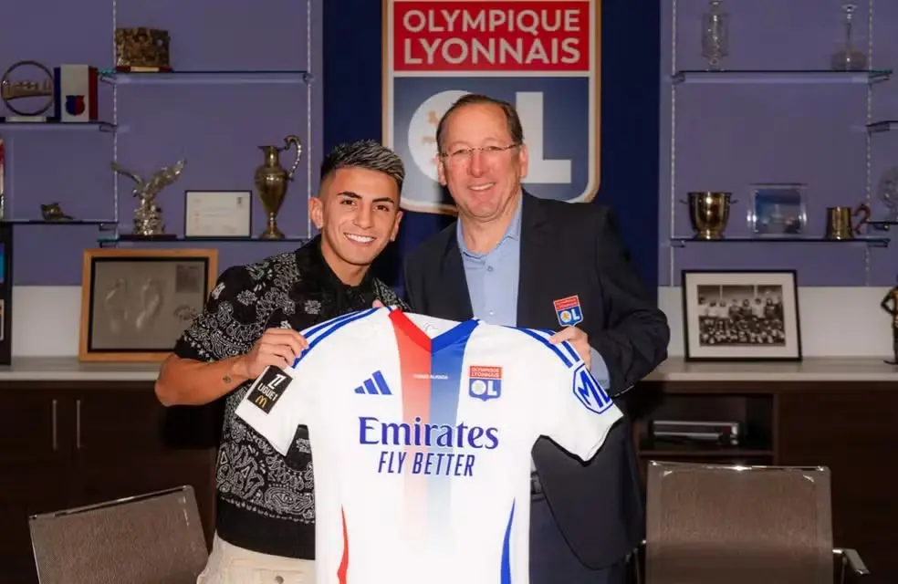 Lyon anuncia a contratação de Thiago Almada, ex-Botafogo Lyon anuncia a contratação de Thiago Almada, ex-Botafogo
