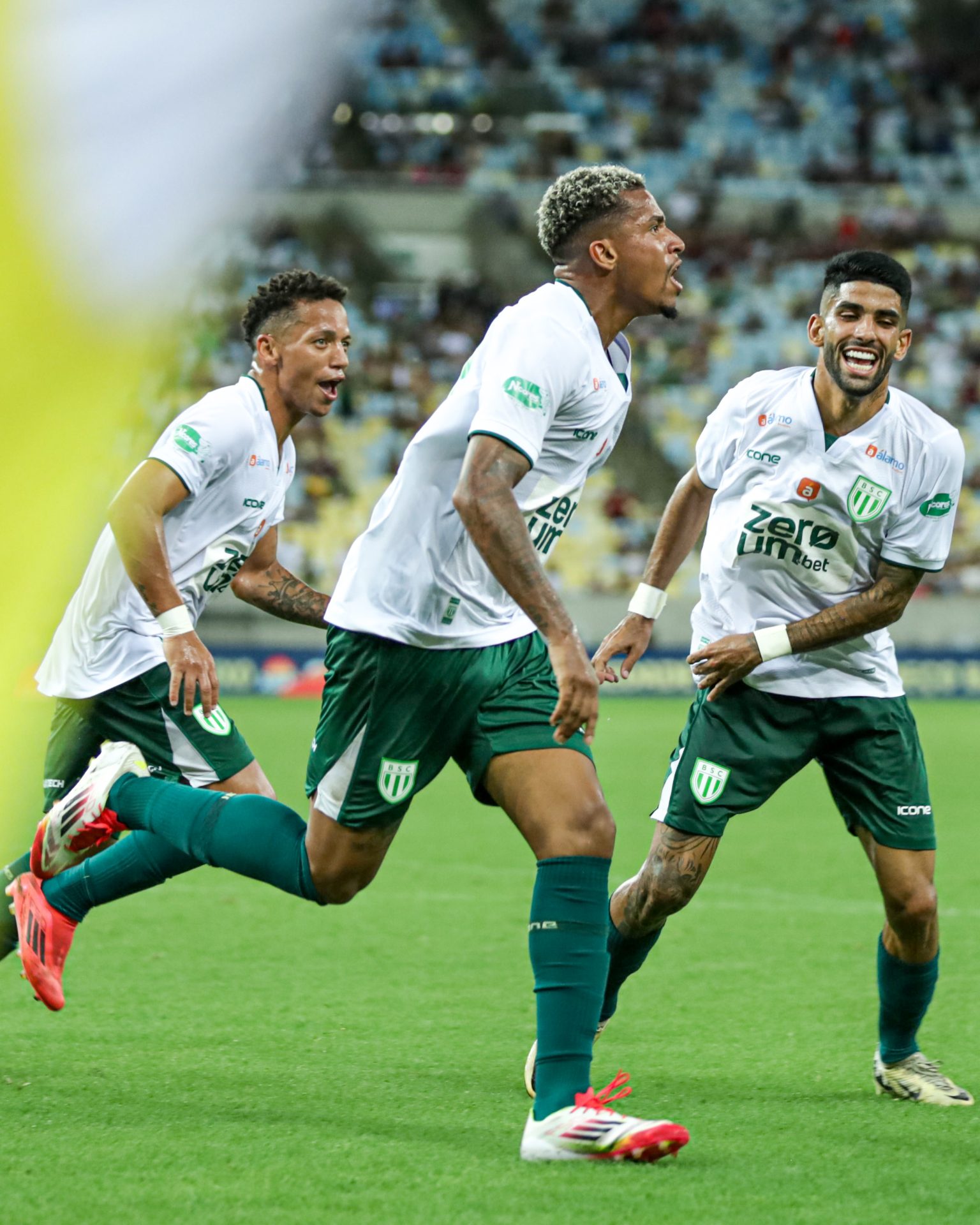 Marcos Paulo comemora gol sobre o Fluminensec no Maracanã