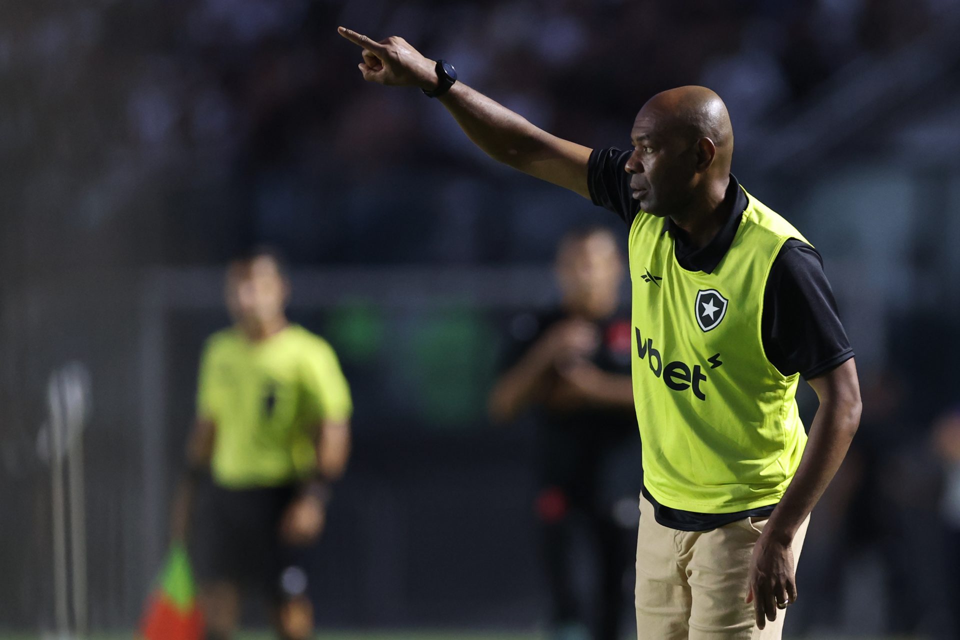 Cláudio Caçapa, técnico interino do Botafogo (Vítor Silva)