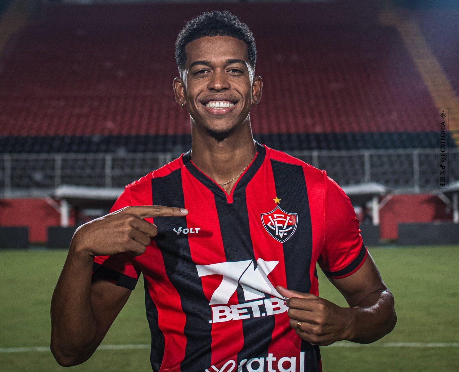 Carlinhos, novo atacante do Vitória. Reprodução: Victor Ferreira/ECVitória.