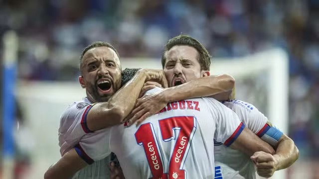 Caio Alexandre, Lucho e Everton em Bahia x The Strongest (Foto: Rafael Rodrigues / EC Bahia)