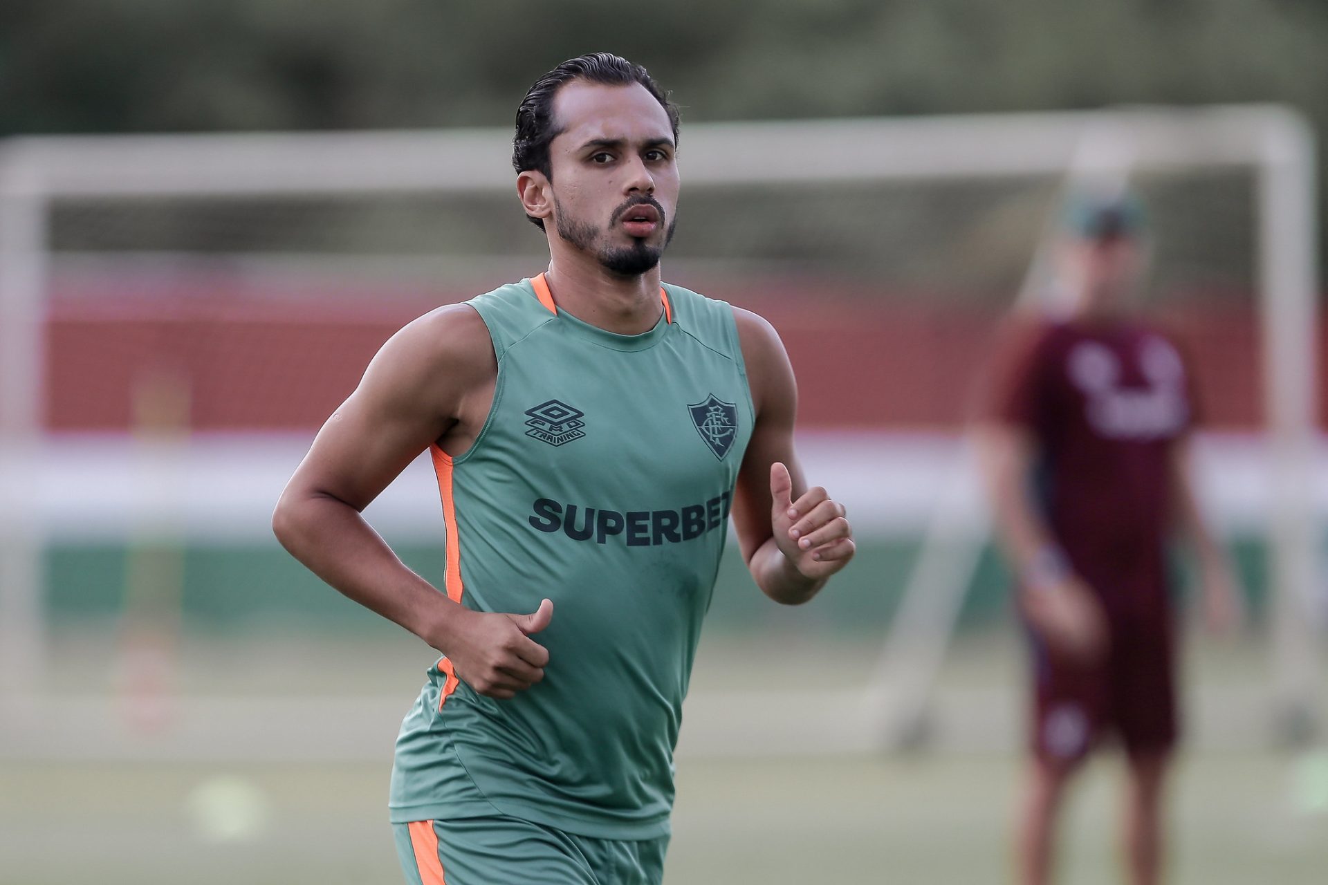 Lima sente incômodo e se torna desfalque ao Fluminense