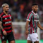 Arrascaeta e Hércules no jogo de ida da final do Carioca. Foto: Marcelo Gonçalves/FFC