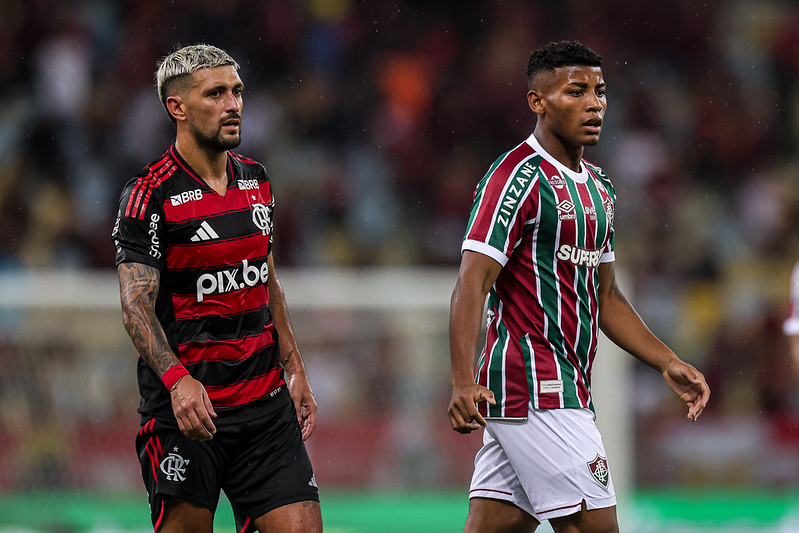 Arrascaeta e Hércules no jogo de ida da final do Carioca. Foto: Marcelo Gonçalves/FFC