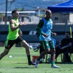 Vegetti e Anderson Conceição no jogo-treino entre Vasco e Boavista. Foto: Eduardo Neves/Boavista SC.