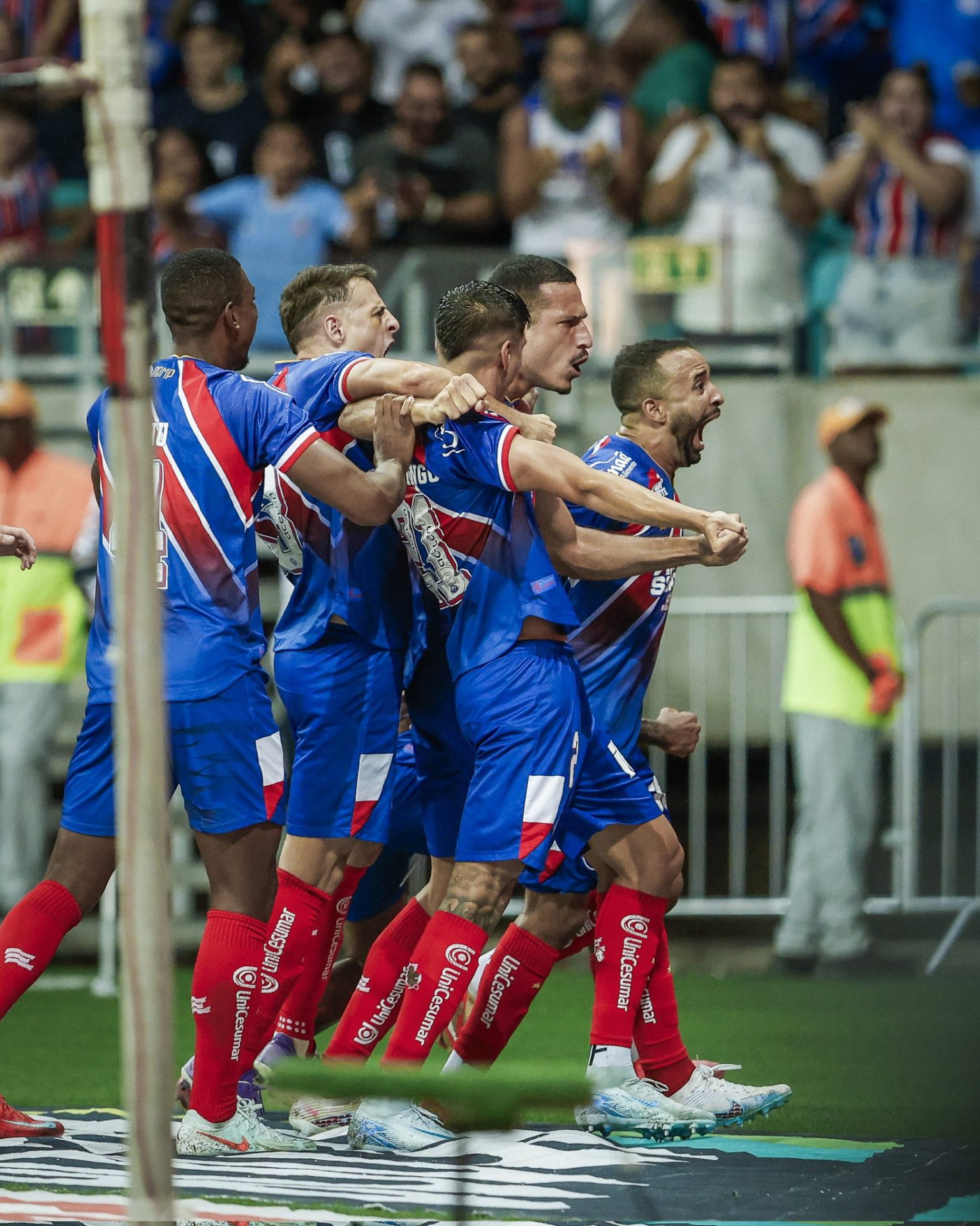 Jogadores do Bahia comemorando na final do Baiano. Foto: @eusourafao e @_lelenmartins/EC Bahia.