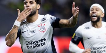 Yuri Alberto e Memphis Depay, jogadores do Corinthians. Foto: Rodrigo Coca / Agência Corinthians.