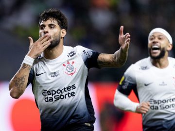 Yuri Alberto e Memphis Depay, jogadores do Corinthians. Foto: Rodrigo Coca / Agência Corinthians.