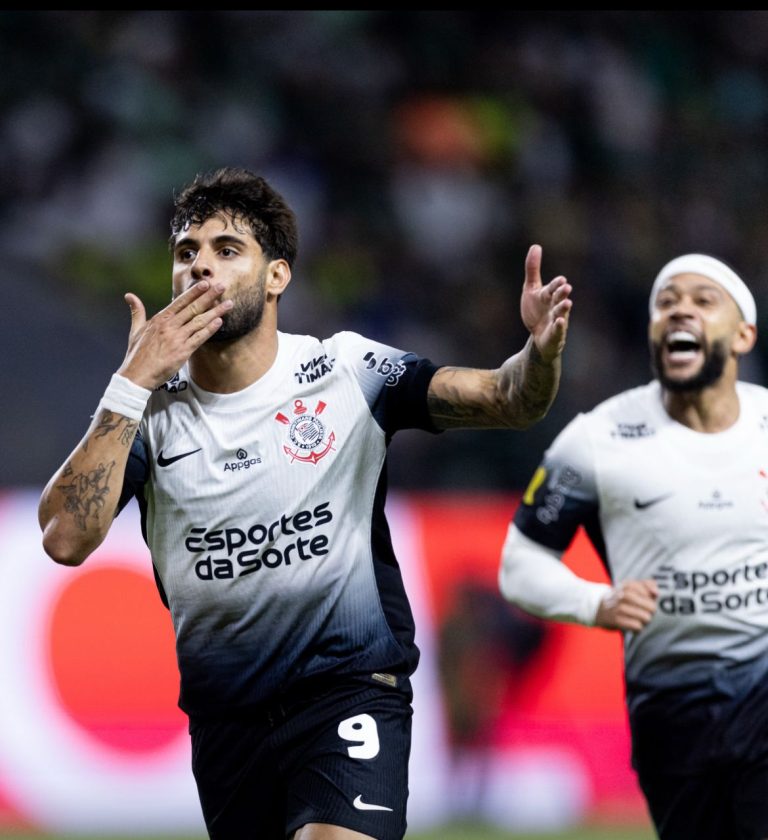 Yuri Alberto e Memphis Depay, jogadores do Corinthians. Foto: Rodrigo Coca / Agência Corinthians.