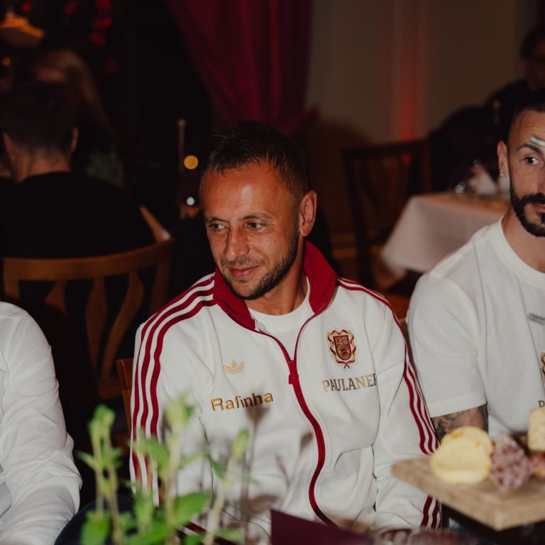 Rafinha, que está de saída do Coritiba, em evento do Bayern de Munique. Foto: Divulgação/Bayern de Munique.