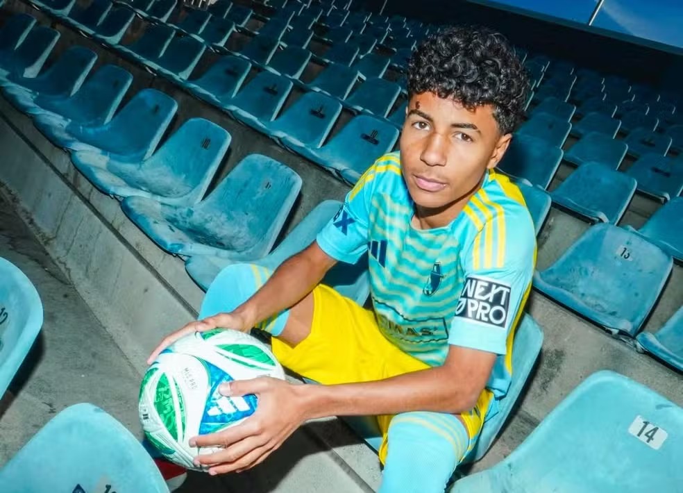 Brasileiro naturalizado assina contrato profissional com time da MLS aos 15 anos