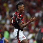 Bruno Henrique comemora seu centésimo gol pelo Flamengo