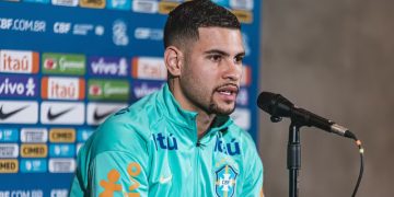 Bruno Guimarães, jogador do Newcastle, em coletiva pela seleção brasileira. Foto: Ricardo Ribeiro.