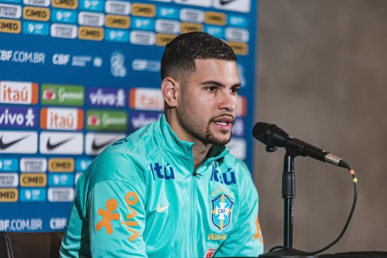 Bruno Guimarães, jogador do Newcastle, em coletiva pela seleção brasileira. Foto: Ricardo Ribeiro.