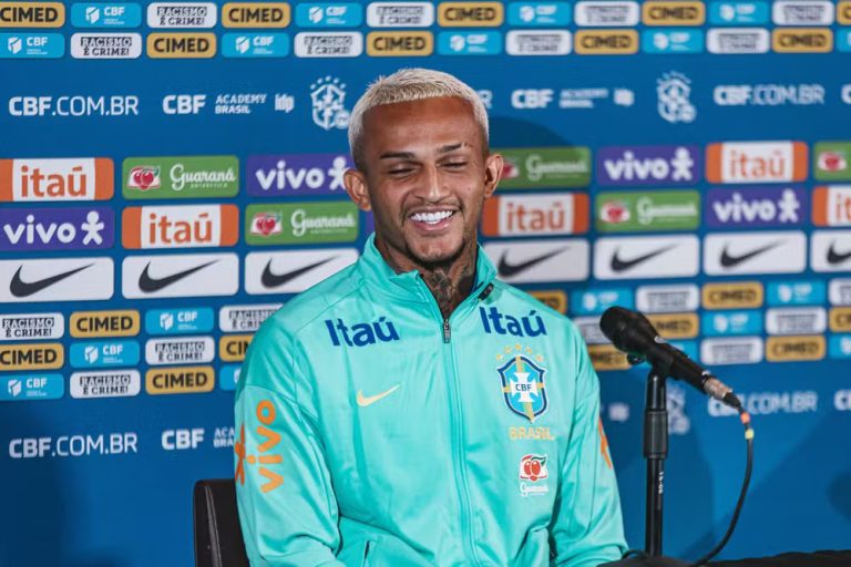 Wesley, jogador do Flamengo, em coletiva pela seleção brasileira. Foto: Ricardo Ribeiro.