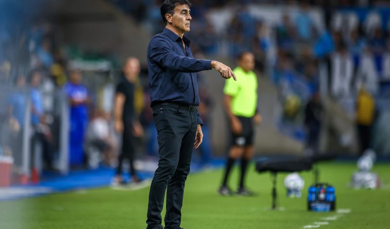 Após goleada do Mirassol, Quinteros é demitido no Grêmio
