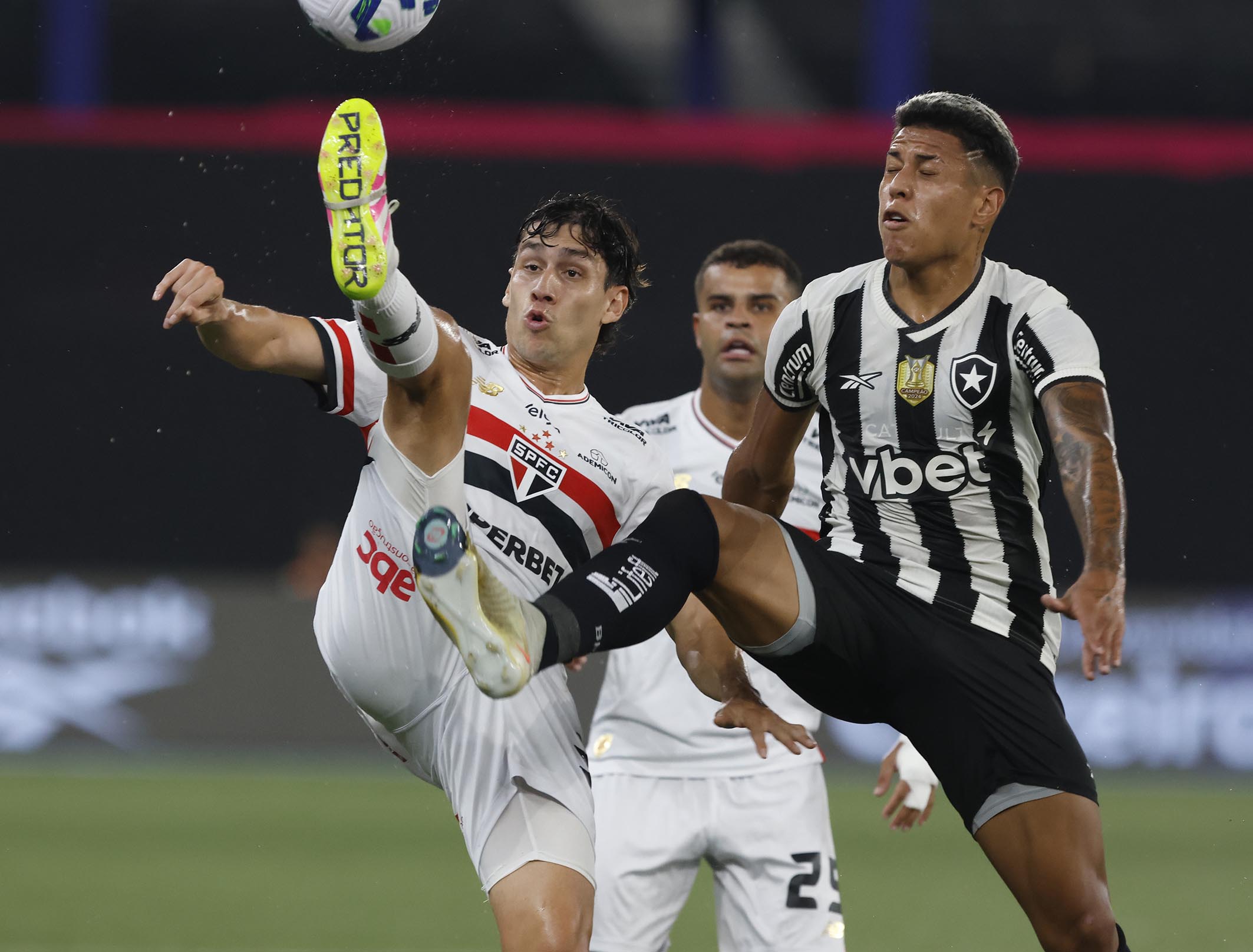 Em jogo movimentado, Botafogo e São Paulo ficam no empate