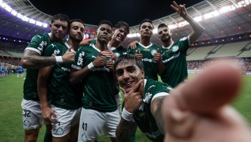 Facundo Torres, do Palmeiras, comemora seu gol contra a equipe do Fortaleza EC, durante partida válida pela quinta rodada, do Campeonato Brasileiro, Série A, na Arena Castelão. (Foto: Cesar Greco/Palmeiras)