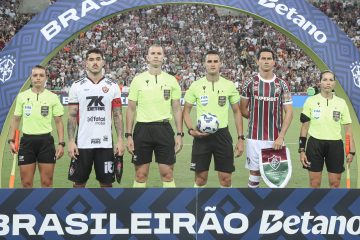 Lucas Halter e Ganso, capitães de Vitória e Fluminense, antes do confronto pelo Brasileirão (Lucas Merçon/Fluminense)