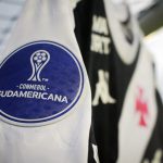 Camisa do Vasco com patch da Sulamericana antes do confronto com o Lanús (Foto: Matheus Lima/Vasco)