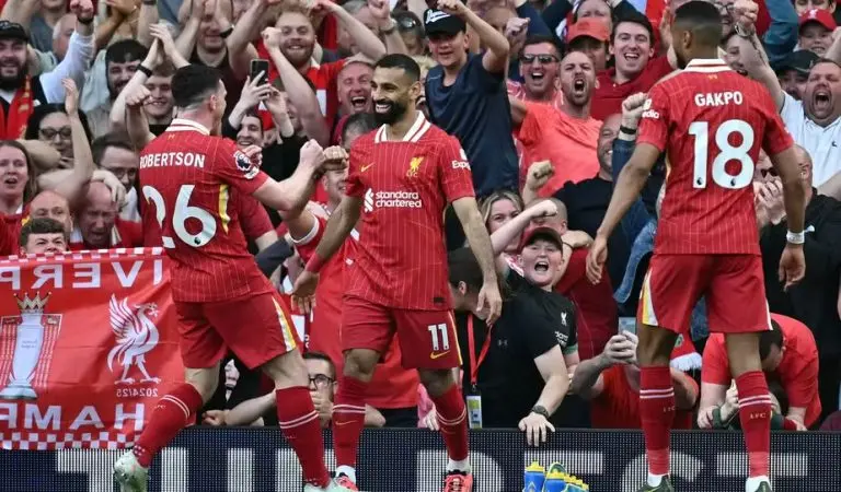 Liverpool atropela o Tottenham e conquista a Premier League Liverpool atropela o Tottenham e conquista a Premier League