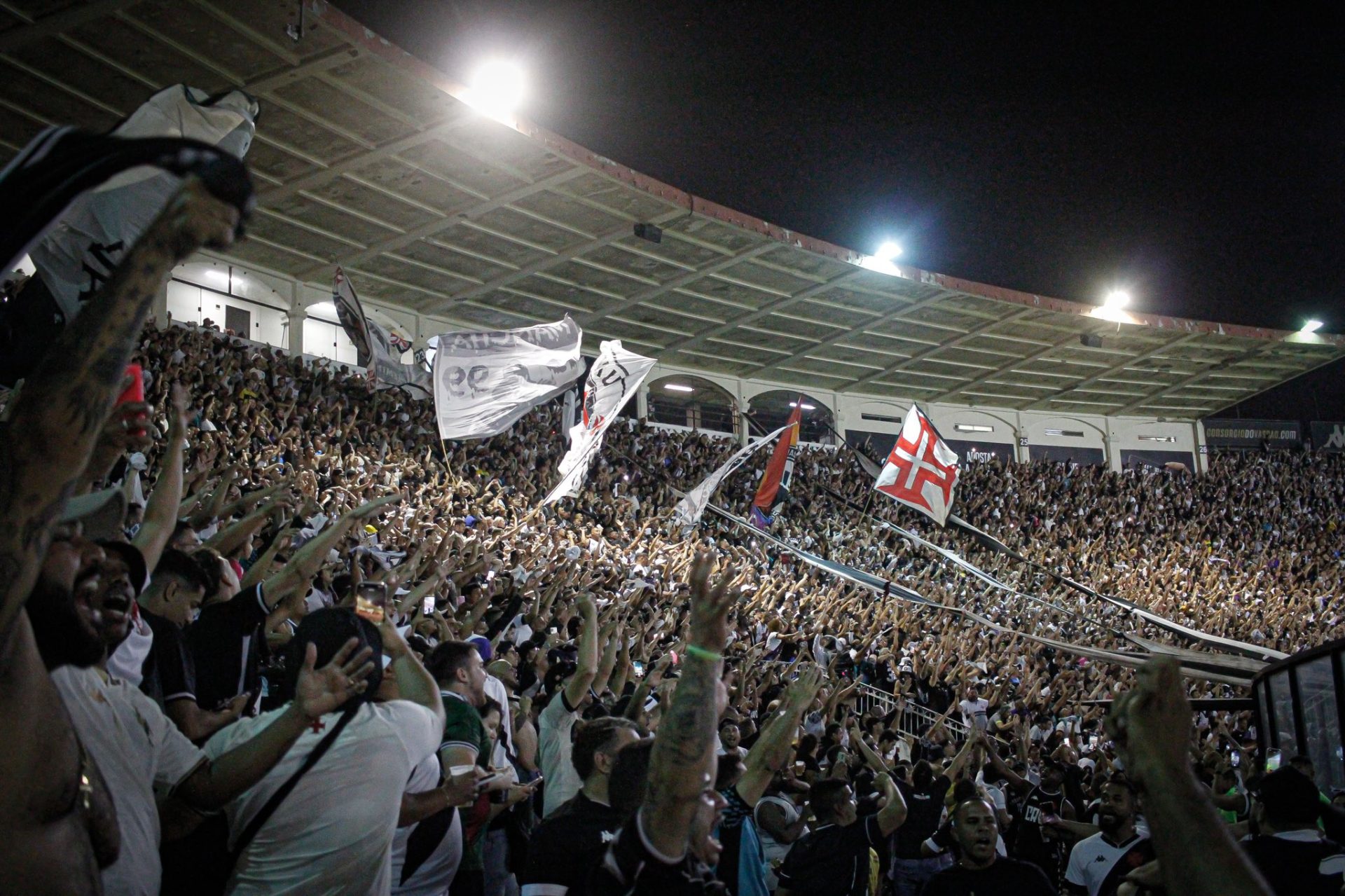 Vasco recebe o Bragantino em busca de respiro antes de Data FIFA