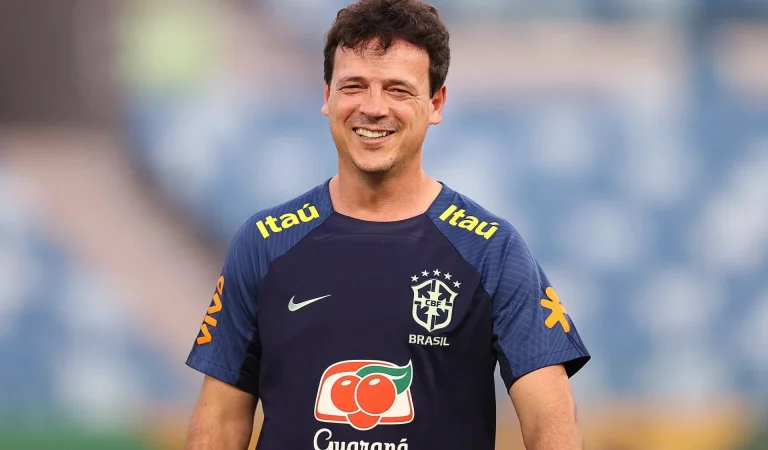 Após dias de negociação, Vasco acerta contratação de Diniz Após dias de negociação, Vasco acerta contratação de Diniz