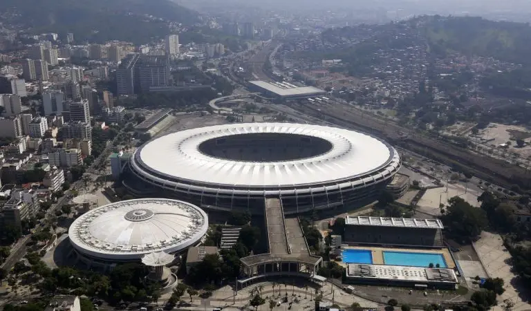 Fluminense e Vasco se enfrentam em clássico no Maracanã Fluminense e Vasco se enfrentam em clássico no Maracanã