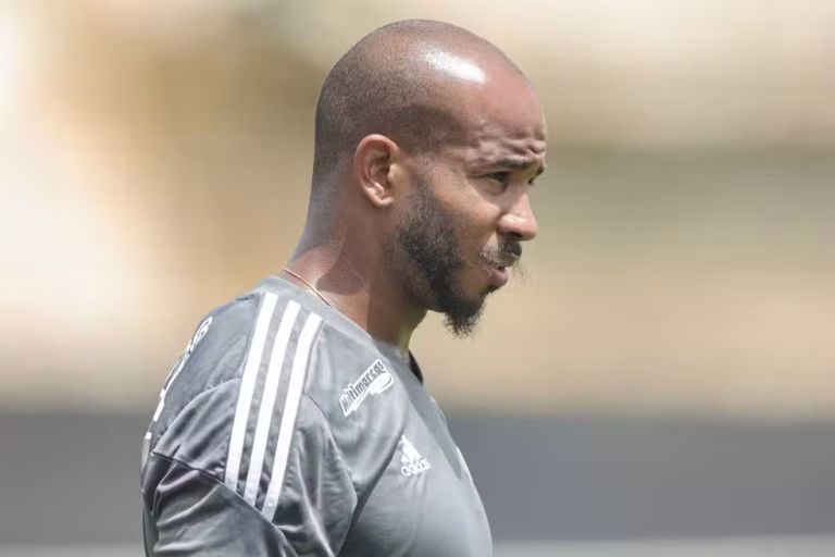 Patrick foi comprado pelo Santos, mas não clube não efetuou o pagamento (Pedro Souza/Atlético-MG)