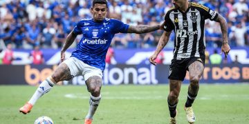 Dudu pelo Cruzeiro em jogo contra o Atlético-MG. Foto: Gustavo Aleixo/Cruzeiro.