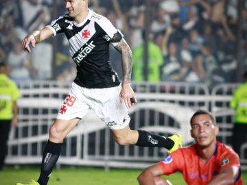 Pablo Vegetti comemora seu gol no confronto entre Vasco e Puerto Cabello (Foto: Matheus Lima/Vasco)