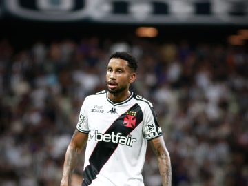 Jair durante partida pelo Vasco (Foto: Matheus Lima/Vasco)