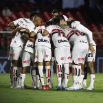 Jogadores do São Paulo reunidos no estádio Morumbis. Foto: Rubens Chiri / São Paulo FC.