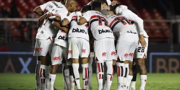 Jogadores do São Paulo reunidos no estádio Morumbis. Foto: Rubens Chiri / São Paulo FC.