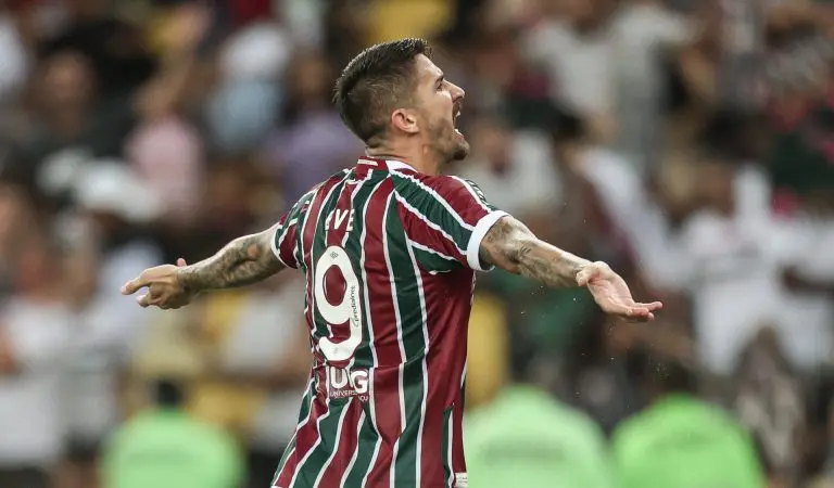 De virada, Fluminense ganha do Sport e retorna ao G-4 De virada, Fluminense ganha do Sport e retorna ao G-4