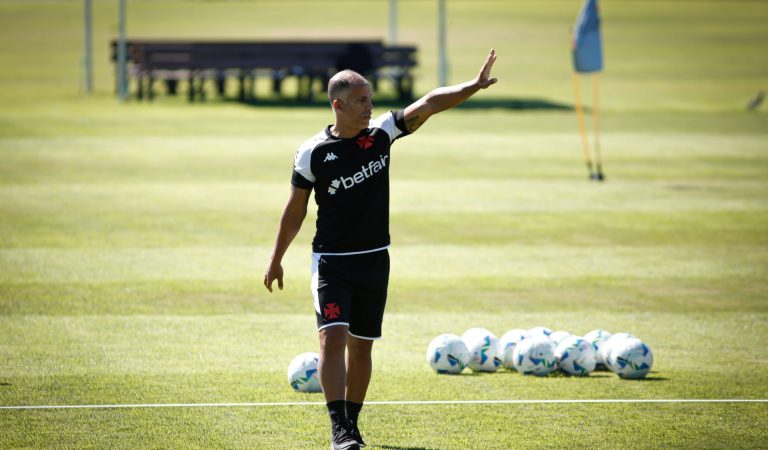 Vasco visita Vitória no Barradão, antes de estreia do Diniz