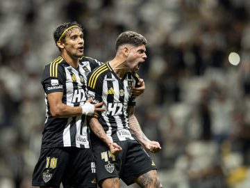 Comemoração de Rubens e Scarpa. Foto: Pedro Souza / Atlético.