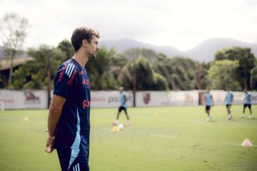 Rodrigo Caio em treino do Flamengo. Foto: Adriano Fontes/Flamengo.