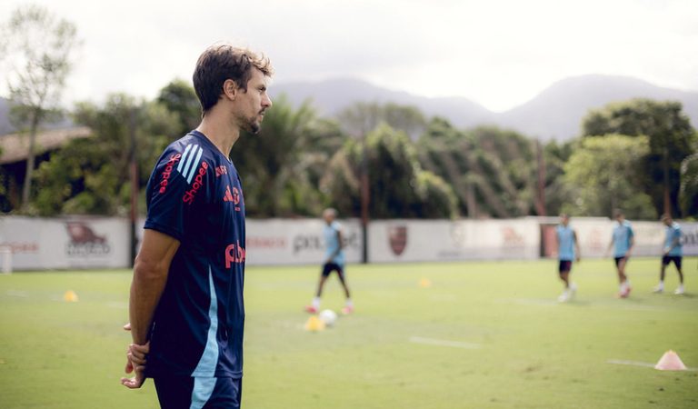 Rodrigo Caio assume cargo na comissão técnica de Filipe Luís no Flamengo Rodrigo Caio assume cargo na comissão técnica de Filipe Luís no Flamengo